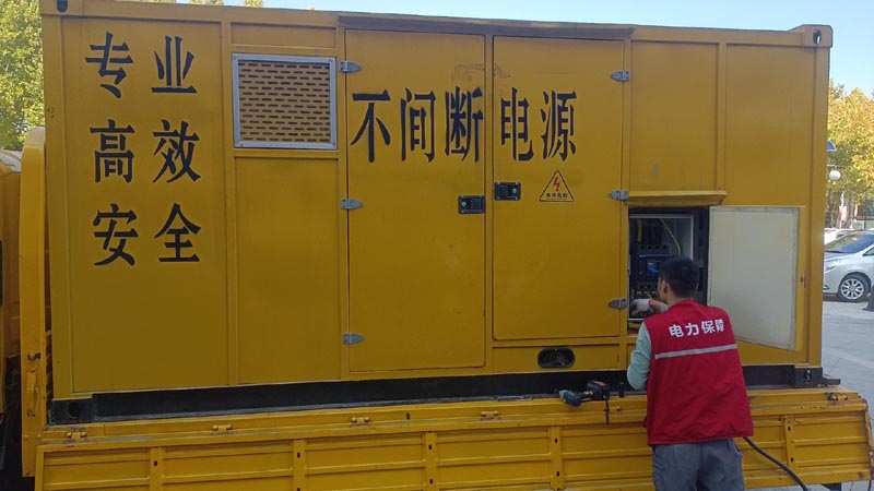 黄梅柴油发电机组和UPS电源配合使用时，如何避免切换过程中的电力中断？